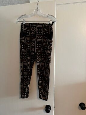 Melodia designs mud cloth Capri leggings made in USA size M